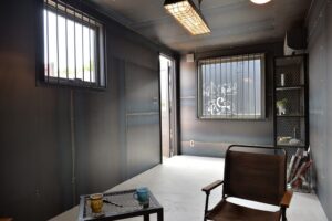 011【フルビルド】黒皮鉄に囲まれた入りたくなる刑務所!?コンテナー